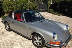 Porsche 911E Targa - Silver/Red