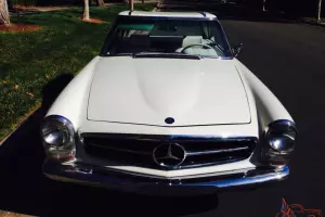 Mercedes-Benz : SL-Class Hard top/Soft top two seater convertible