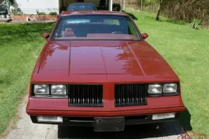 Oldsmobile : Cutlass supreme brougham