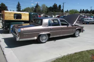 Cadillac : Fleetwood Brougham d'Elegance Sedan 4-Door