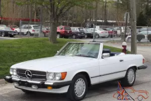 1989 MERCEDES 560SL CONV. - LOOKS/RUNS/DRIVES GREAT!  VERY LOW ORIGINAL MILES! Photo