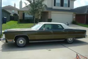 Lincoln : Continental 4 door sedan