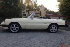 NEW ENGINE/CLUTCH  - SPIDER VELOCE - VERY WELL MAINTAINED - RECORDS SINCE NEW!
