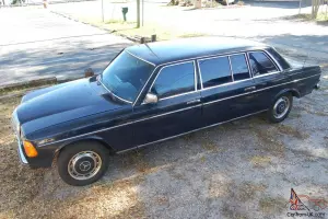 Mercedes-Benz : 200-Series 4D