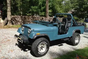 Jeep CJ-8 Scrambler 1983 Six-Seater with Manual Transmission CJ