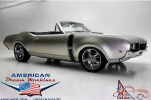 NEW LISTING!!!   AWESOME CHAMPAGNE SILVER METALLIC 1968 CUTLASS RESTO-MOD WITH 4