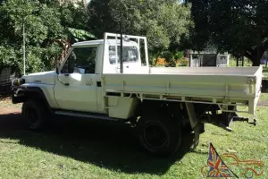 Toyota Landcruiser 4x4 1987 UTE 5 SP Manual 4x4 4L Diesel Seats in Victoria Point, QLD