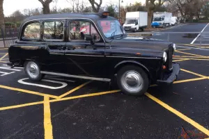 LONDON TAXI CAB FAIRWAY 2.7 GOLD MANUAL EXCELLENT ORIGINAL CONDITION