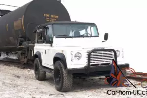 1900 Land Rover Defender D90