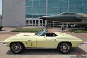 Chevrolet : Corvette Convertible Photo
