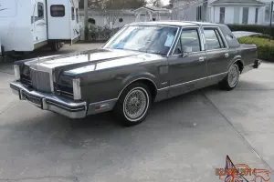 1981 Lincoln Mark VI Base Sedan 4-Door 5.0L