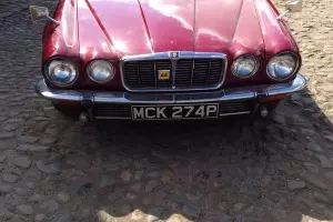 JAGUAR 4.2 XJ6 L - 1975 4 DOOR SALOON IN RED / PETROL