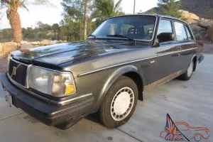 1989 Volvo 240 DL sedan - CLEAN - ORIGINAL - New Tires - DEALER SERVICED