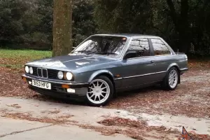 BMW E30 323i