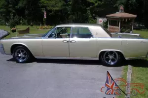 1965 Lincoln Continental Photo