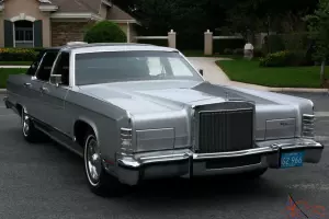 Lincoln : Town Car  LOW MILE ORIGINAL CAR - 41K MILES