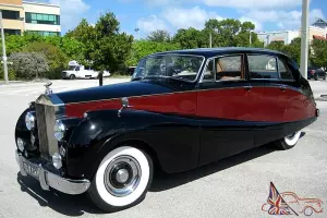 ROLLS ROYCE ALUMINUM BODY WITH REAR SUNROOF
