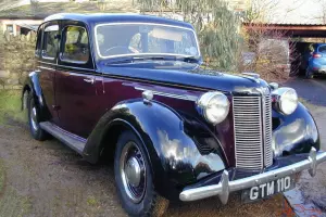 CLASSIC AUSTIN 16 4 DOOR SALOON CAR 1948