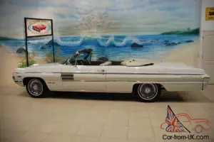 Oldsmobile : Ninety-Eight