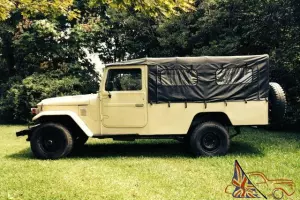 Toyota : Land Cruiser FJ45 Troop Carrier
