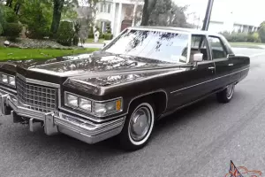 1976 Cadillac Fleetwood 60 Special Brougham Sedan 4-Door 8.2L