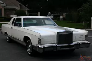 Lincoln : Town Car TOWN COUPE - TWO OWNER - 38K MILES Photo