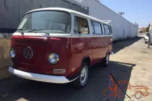 1972 Volkswagen Bus/Vanagon Original Condition - Rebuilt Engine - Deluxe Bus