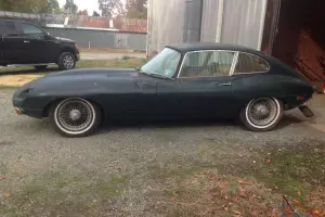 Jaguar : E-Type British Racing Green/Biscuit