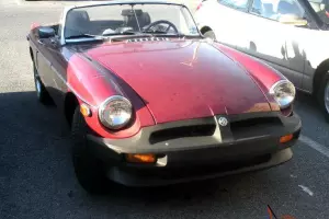 1976 MGB CONVERTABLE STARTS & RUNS NO RUST NEEDS FINISHING