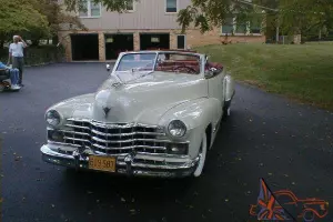 *** Beautiful Rare Cadillac Series 62 Convertible *** Completely Restored ***