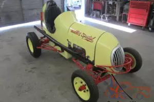 Walker 1930's v8 60 Midget race car with 3 speed box and in/out box