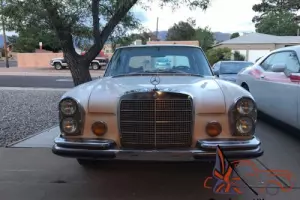 1972 Mercedes-Benz 200-Series Photo