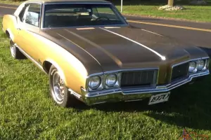 1970 Oldsmobile Cutlass Supreme Holiday Coupe