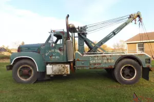 1961 B61 Mack Tow Truck