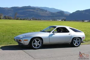 Porsche : 928