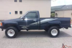 TACOMA 4X4 LOW MILES STRAIGHT AXLE RARE FIND