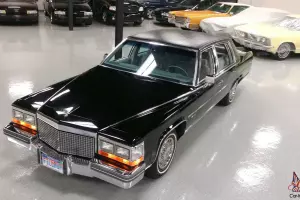 Cadillac : Fleetwood BROUGHAM