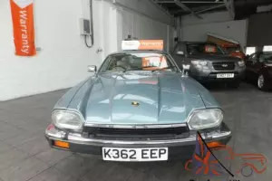 Jaguar XJ Photo