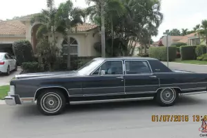 Lincoln : Town Car BLUE Photo