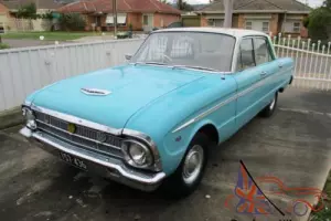 XM Ford Falcon Deluxe in SA