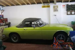 MGB ROADSTER 1974 CHROME BUMPER 10 MONTHS MOT. NEW TYRES, NEW SOFTOP .