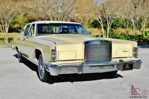 1 Owner magnificent just 11,894 miles 79 Lincoln Town Car all original pristine