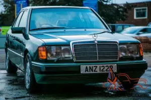 1990 MERCEDES 300E-24 AUTO GREEN
