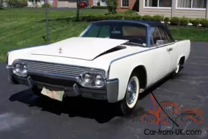 1961 Lincoln Continental Photo