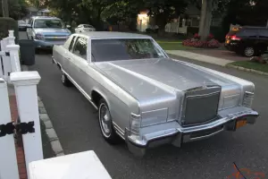 Lincoln : Continental Base Hardtop 2-Door Photo