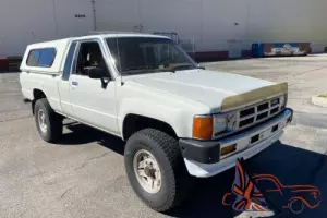 1985 Toyota Pickup XTRACAB RN66 SR5