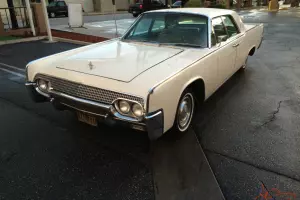 Lincoln : Continental Base Photo