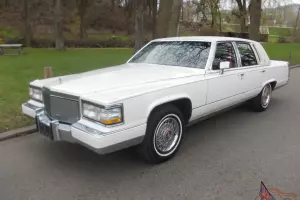 Cadillac : Fleetwood Brougham 5.7 Photo