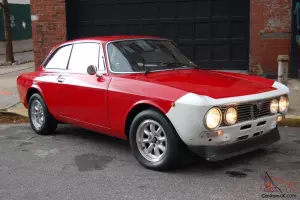 Alfa Romeo STRONG RUNNER AND EXCELLENT DRIVER Photo