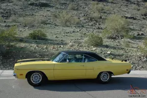 Plymouth Road Runner 1970 440 6 pack yellow, black and silver interior